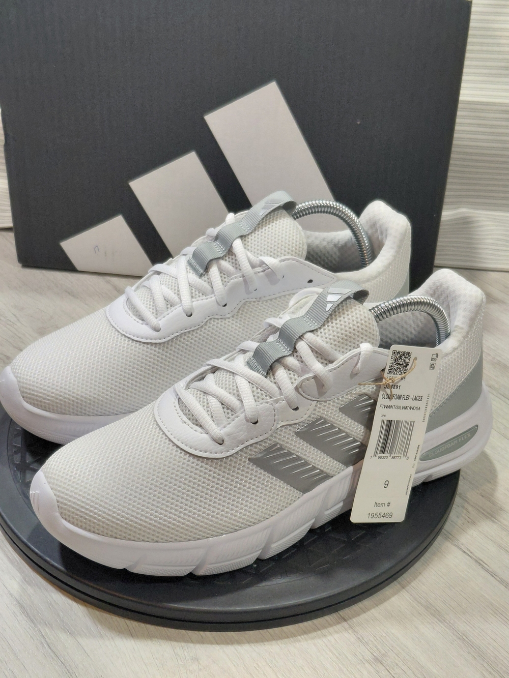 NWT Adidas Womens Cloud Foam Flex White Silver Mesh Sneakers SIZE 9